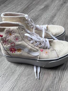 Vans Sk8-Hi Tapered Stackform Platform Sneakers Floral Embroidered Cream 7.5
